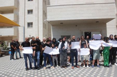  عرابة : وقفة أحتجاج لاهالي طلاب مدرسة "سمارت" على طيف التوحد ضد اغلاق ابواب المدرسة